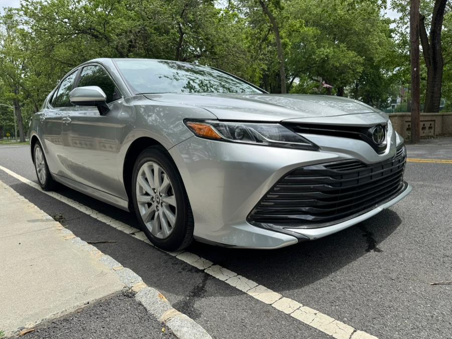 2019 Toyota Camry LE Auto (Natl) photo