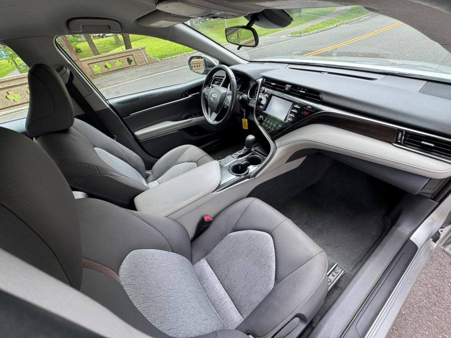 2019 Toyota Camry LE Auto (Natl) photo