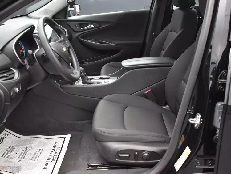 2023 Chevrolet Malibu 1LT Sedan 4D photo
