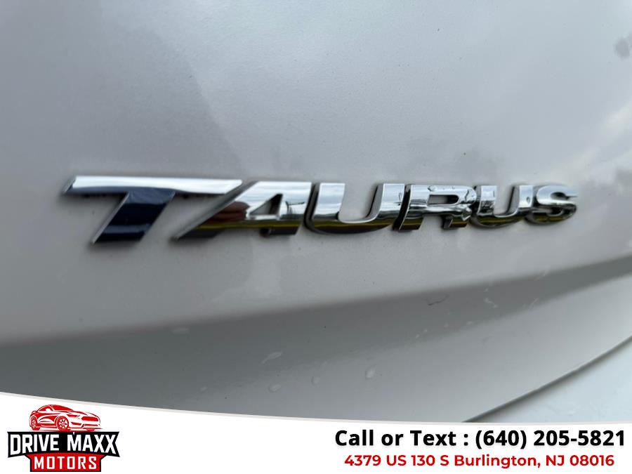 2010 Ford Taurus SEL photo