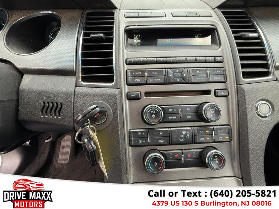 2010 Ford Taurus SEL photo