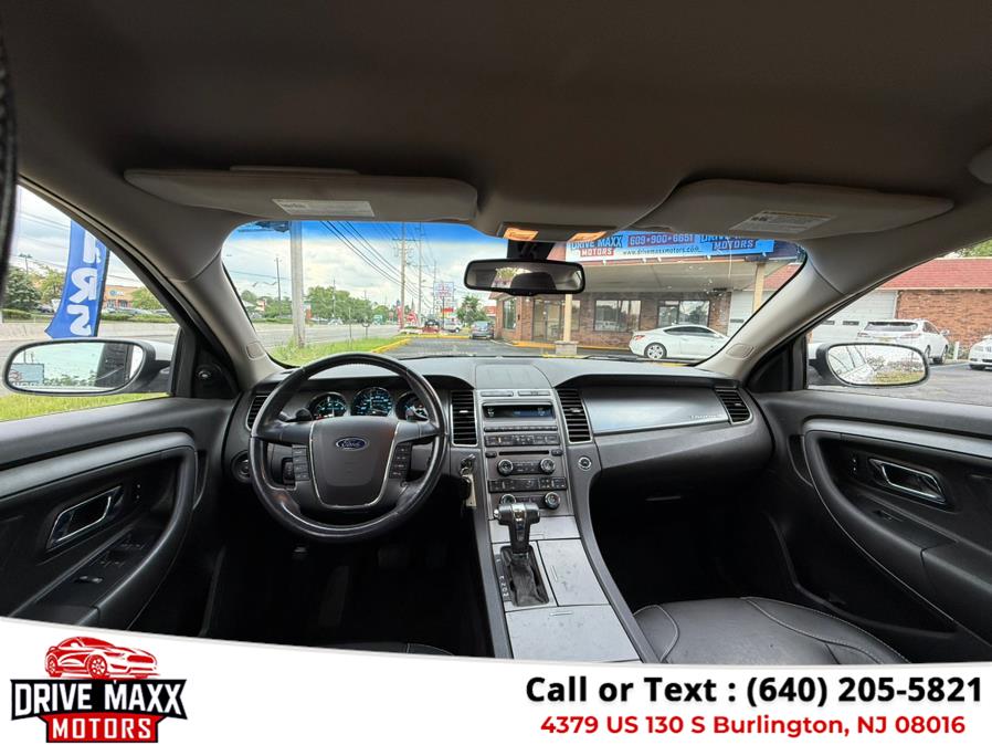 2010 Ford Taurus SEL photo