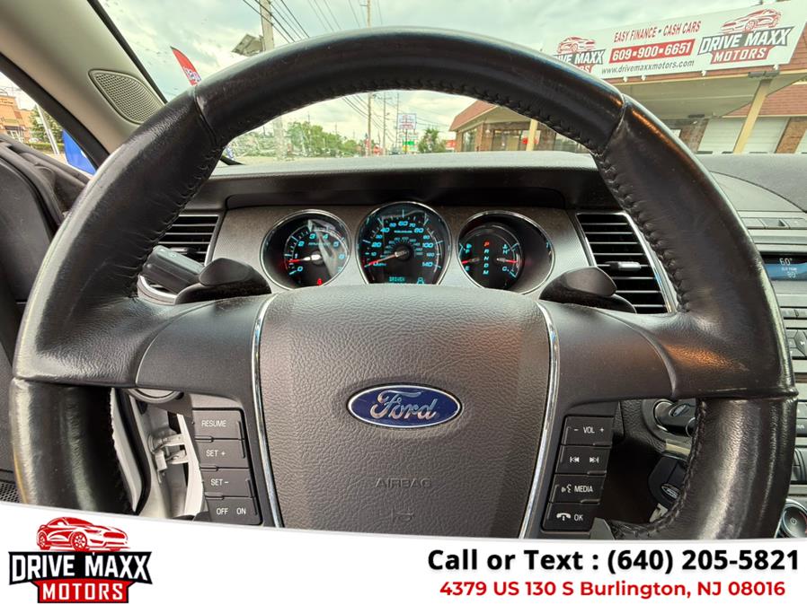 2010 Ford Taurus SEL photo