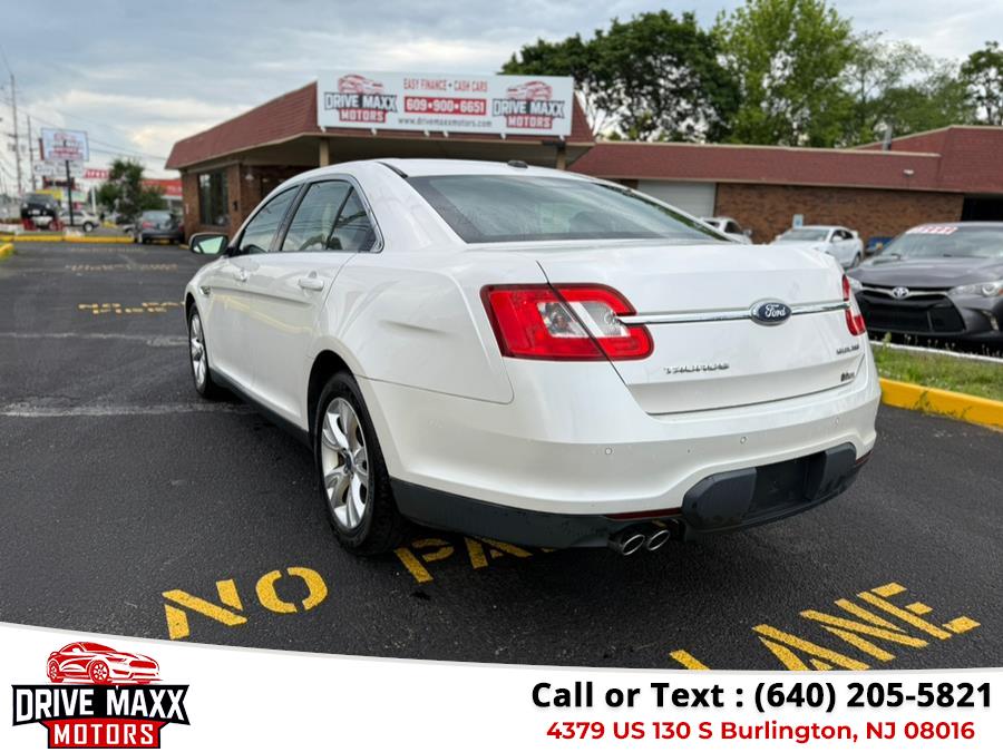 2010 Ford Taurus SEL photo