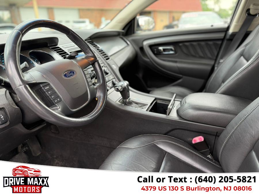 2010 Ford Taurus SEL photo