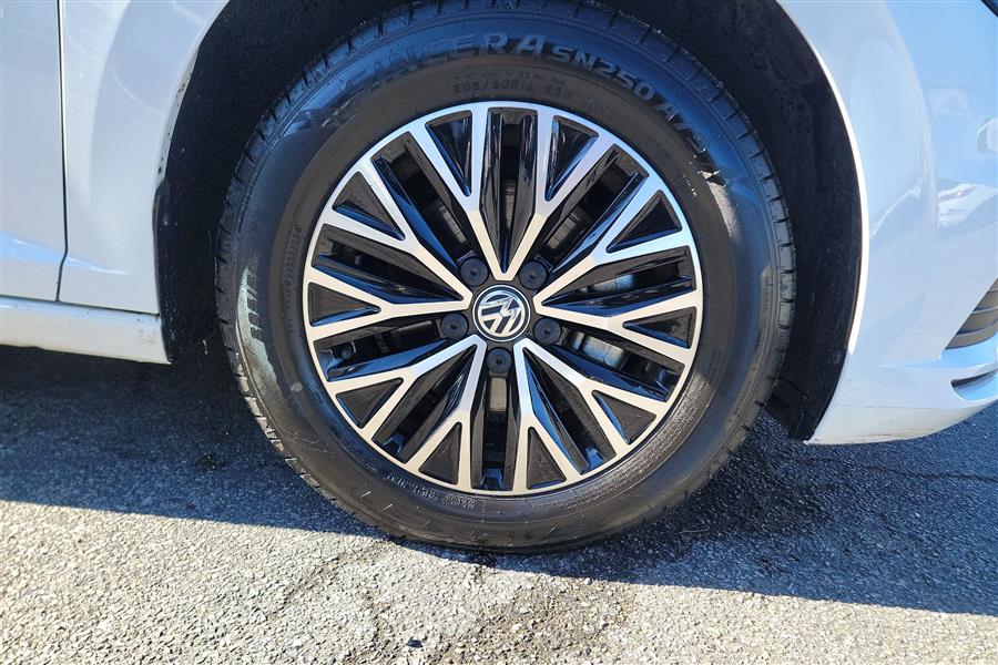 2021 Volkswagen Jetta R-Line Auto photo