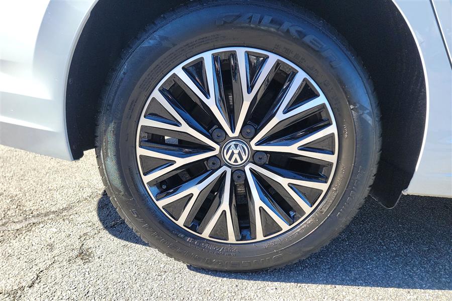 2021 Volkswagen Jetta R-Line Auto photo