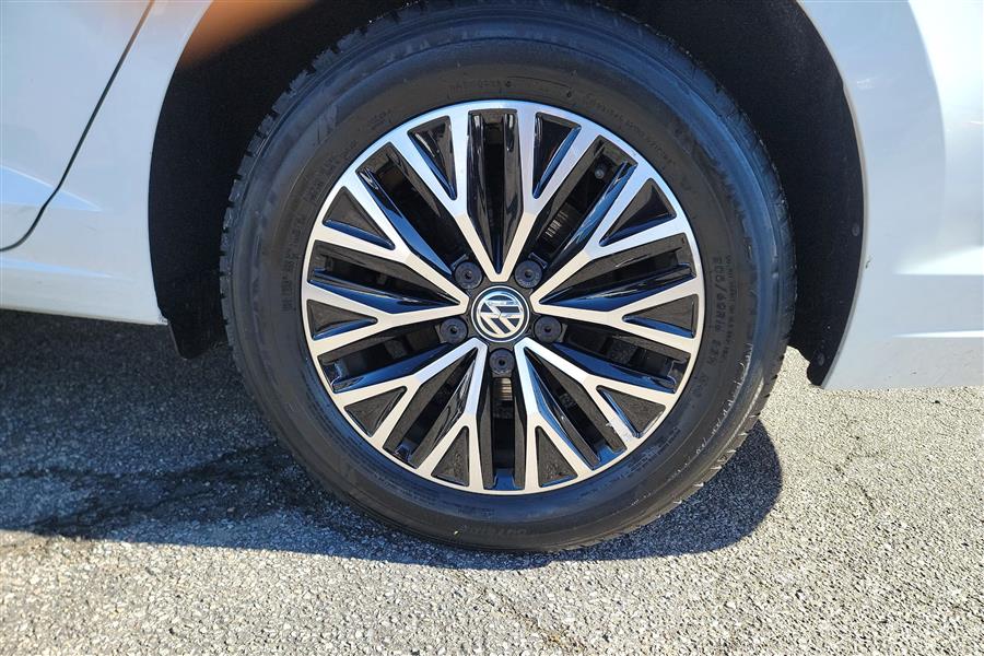 2021 Volkswagen Jetta R-Line Auto photo