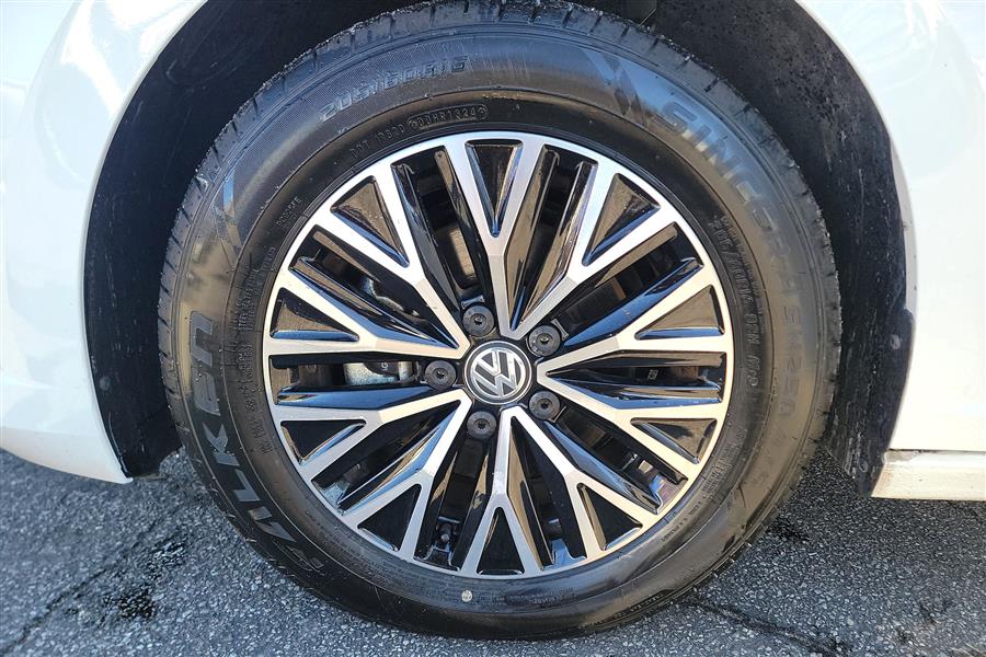 2021 Volkswagen Jetta R-Line Auto photo