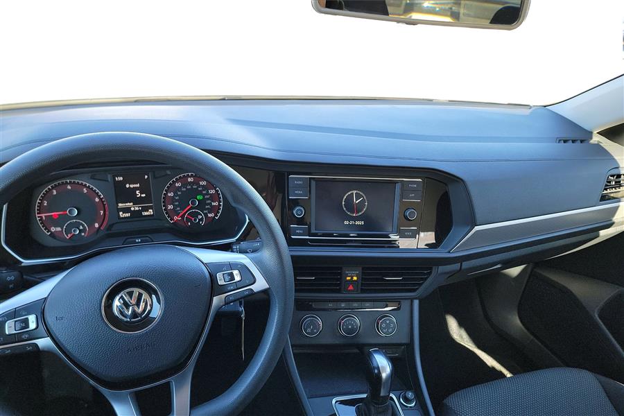 2021 Volkswagen Jetta R-Line Auto photo