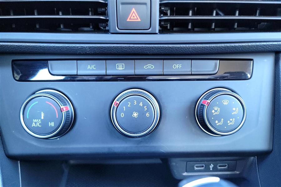 2021 Volkswagen Jetta R-Line Auto photo