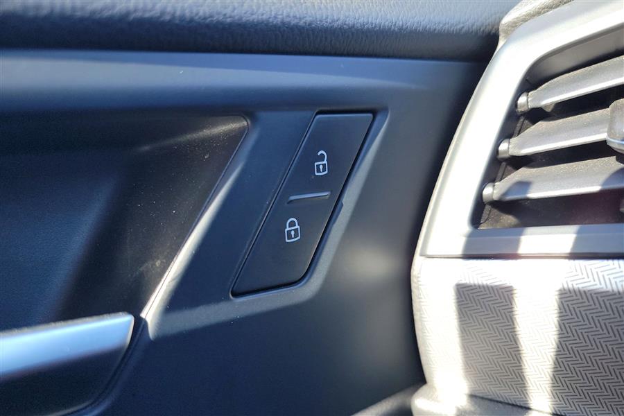 2021 Volkswagen Jetta R-Line Auto photo