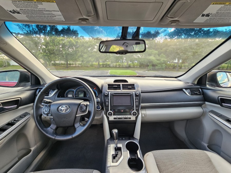 2013 Toyota Camry Hybrid LE photo