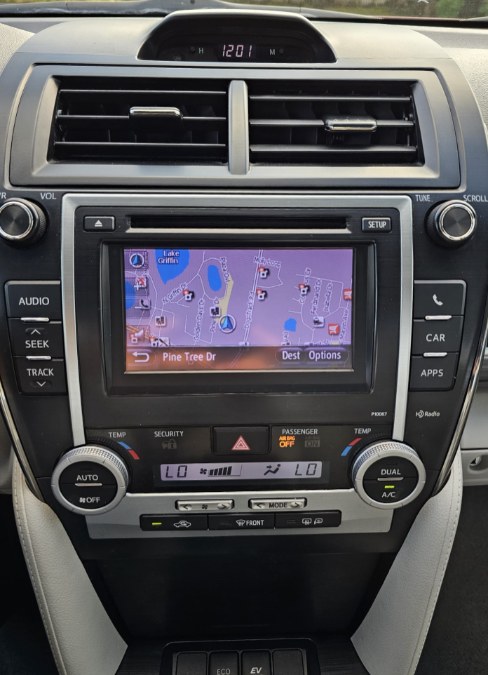 2013 Toyota Camry Hybrid LE photo