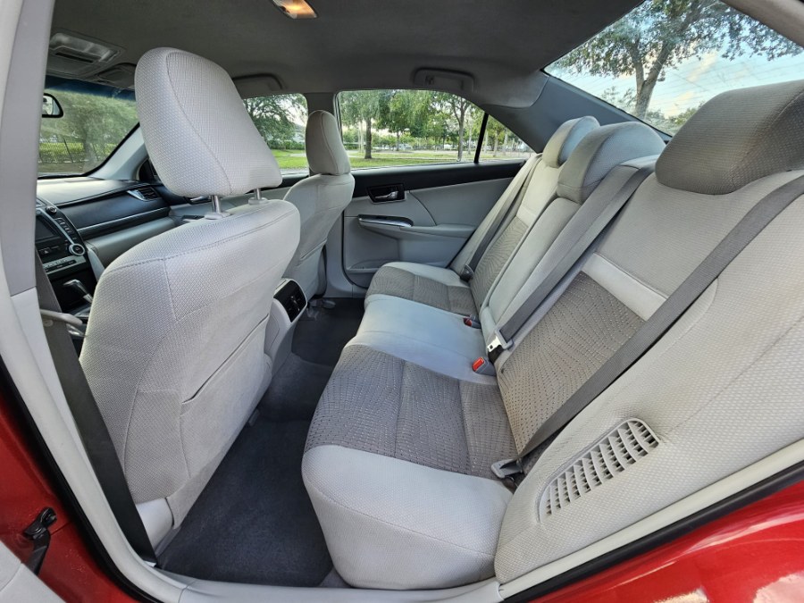 2013 Toyota Camry Hybrid LE photo