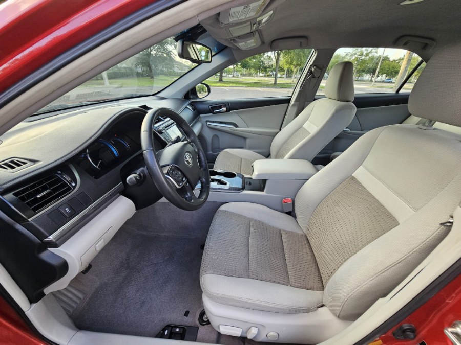 2013 Toyota Camry Hybrid LE photo