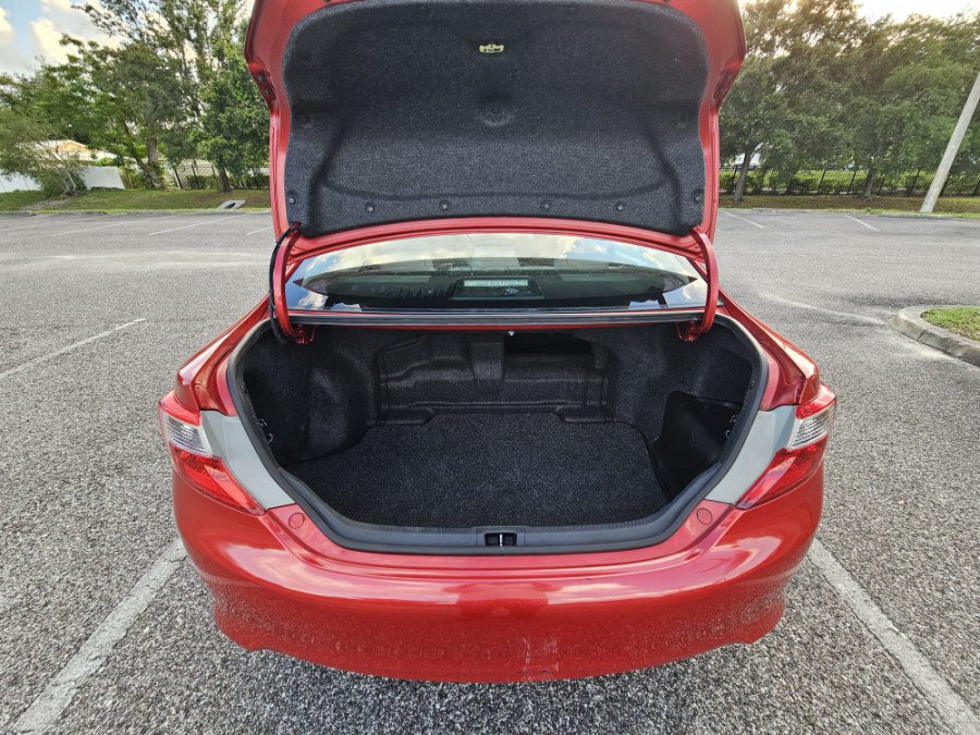 2013 Toyota Camry Hybrid LE photo