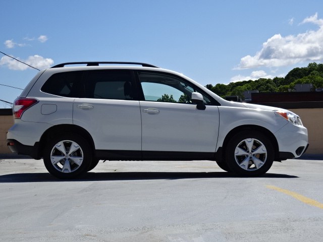 2016 Subaru Forester 2.5i Premium AWD photo