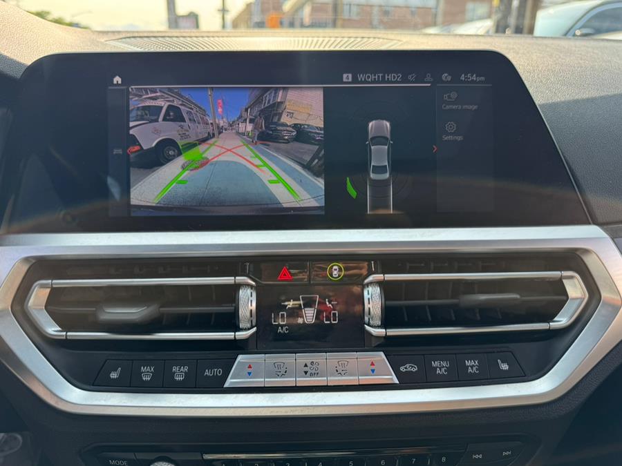 2022 BMW 3-Series 330i xDrive Sedan photo