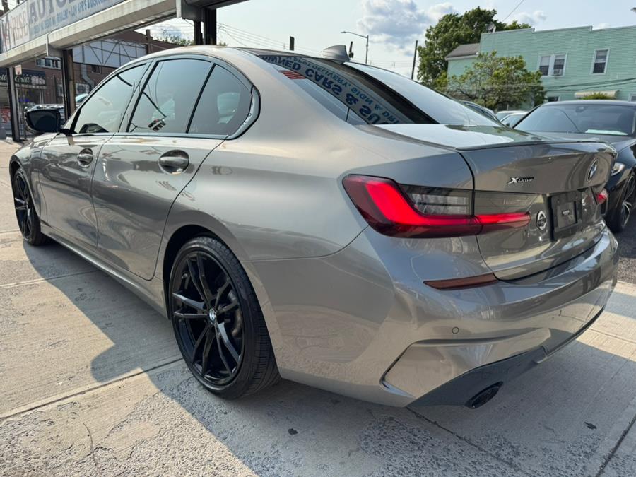 2022 BMW 3-Series 330i xDrive Sedan photo
