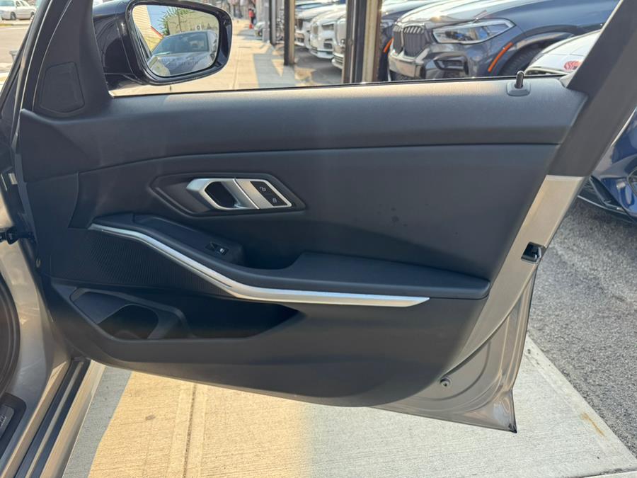 2022 BMW 3-Series 330i xDrive Sedan photo