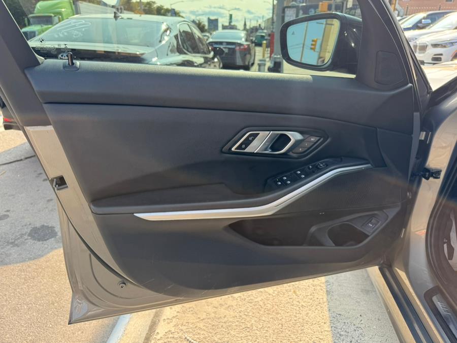 2022 BMW 3-Series 330i xDrive Sedan photo