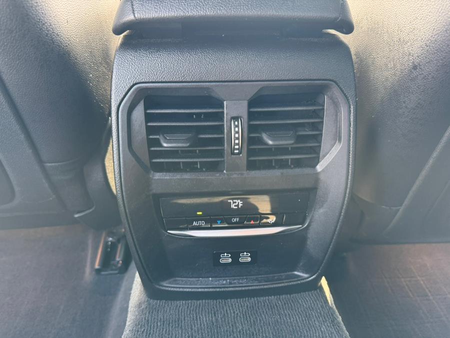 2022 BMW 3-Series 330i xDrive Sedan photo