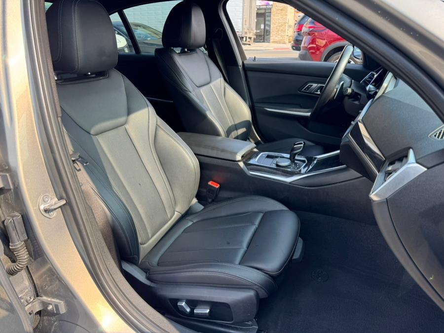 2022 BMW 3-Series 330i xDrive Sedan photo