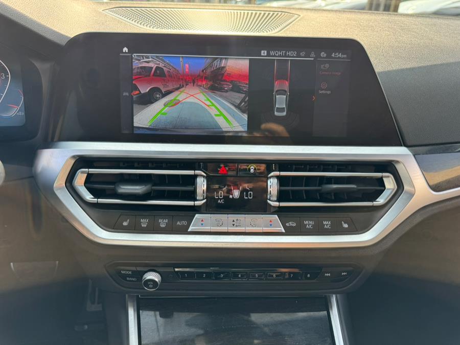 2022 BMW 3-Series 330i xDrive Sedan photo