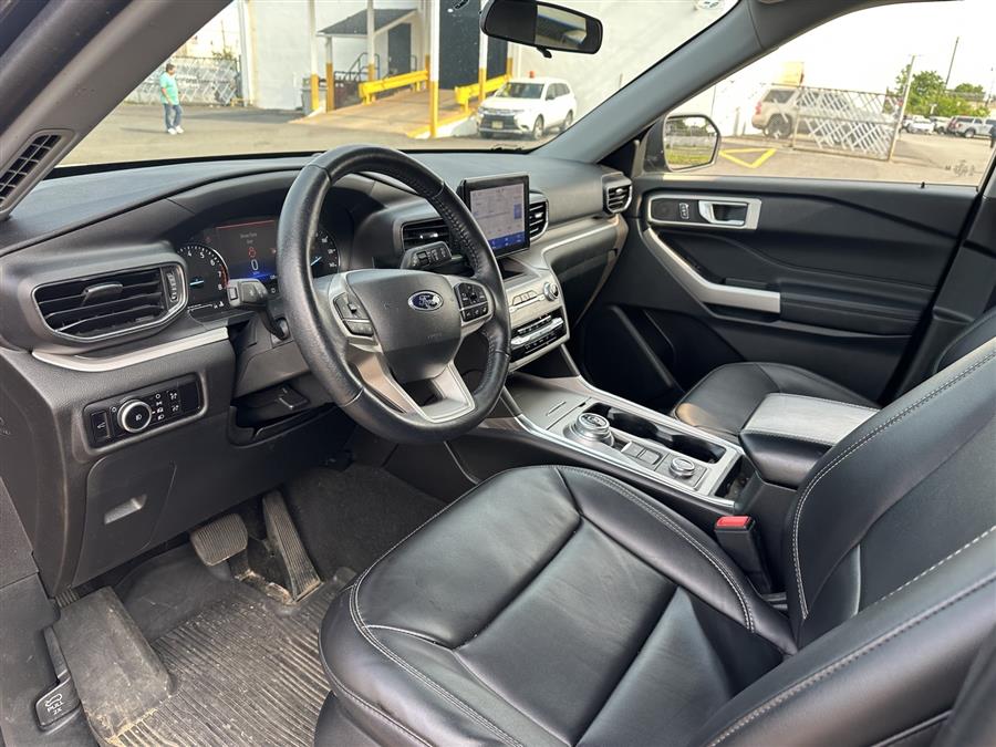 2023 Ford Explorer XLT photo