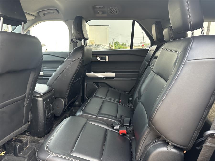 2023 Ford Explorer XLT photo