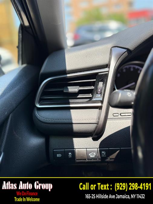 2022 Toyota Camry SE Auto (Natl) photo