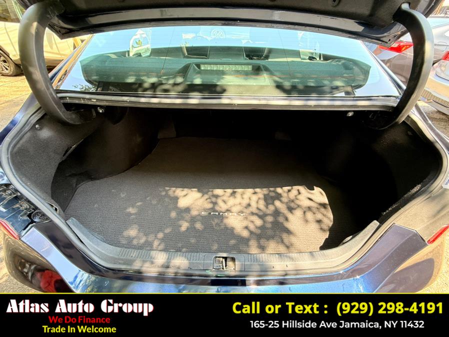 2022 Toyota Camry SE Auto (Natl) photo