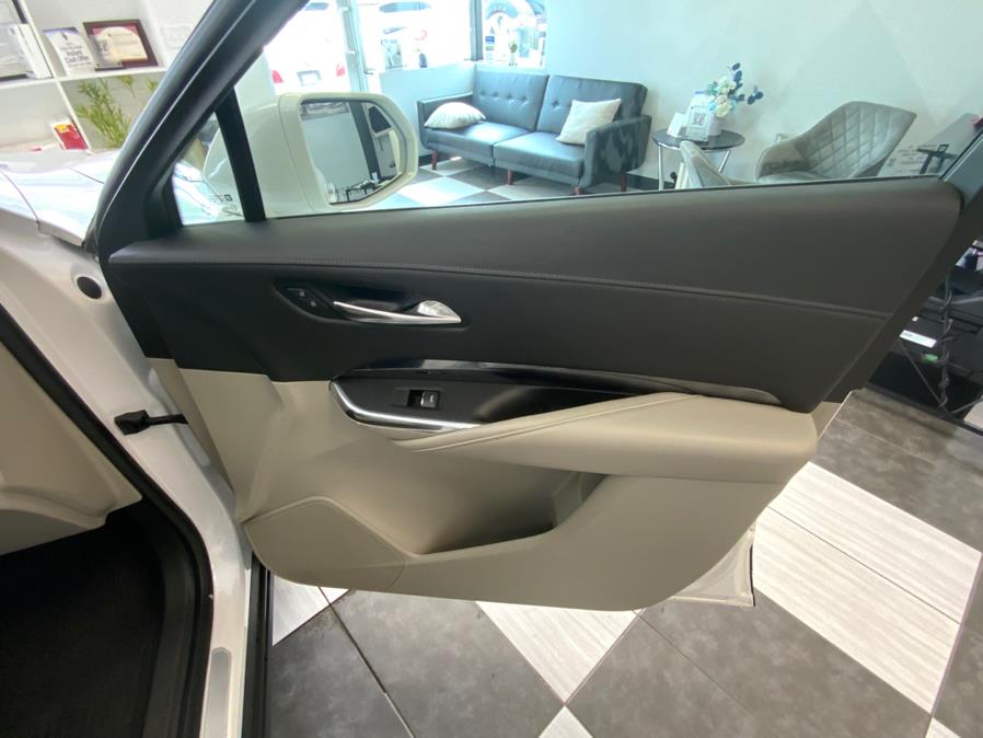 2019 Cadillac XT4 AWD 4dr Luxury photo