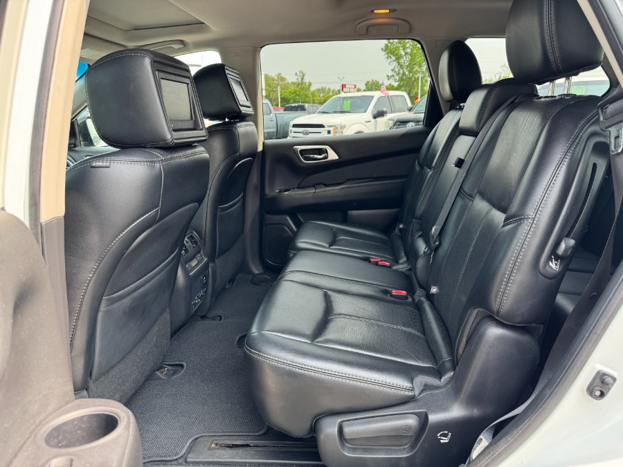 2016 Nissan Pathfinder 4WD 4dr Platinum photo