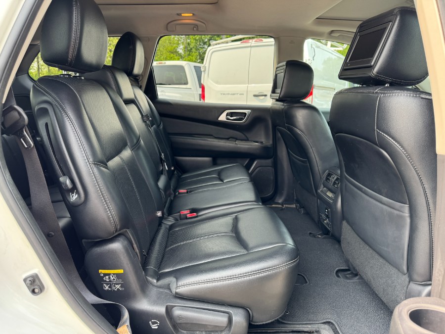 2016 Nissan Pathfinder 4WD 4dr Platinum photo