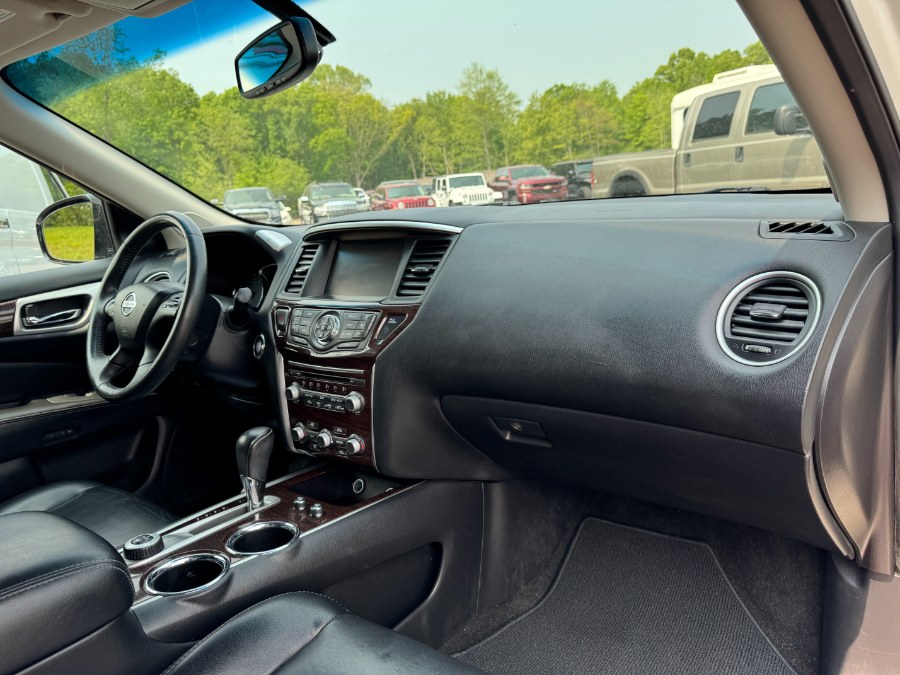 2016 Nissan Pathfinder 4WD 4dr Platinum photo