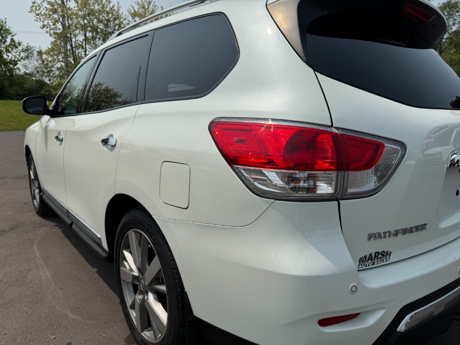 2016 Nissan Pathfinder 4WD 4dr Platinum photo