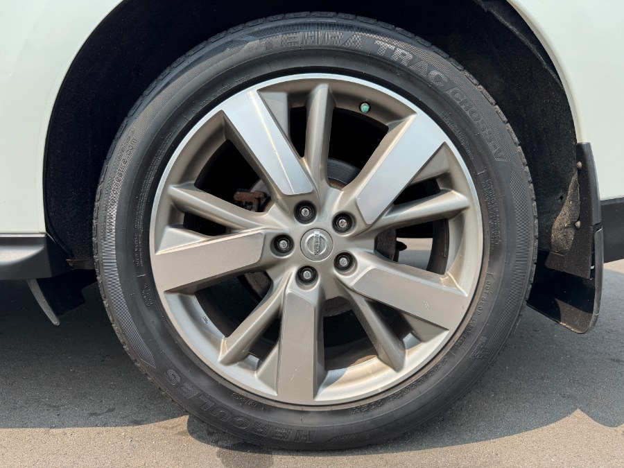 2016 Nissan Pathfinder 4WD 4dr Platinum photo