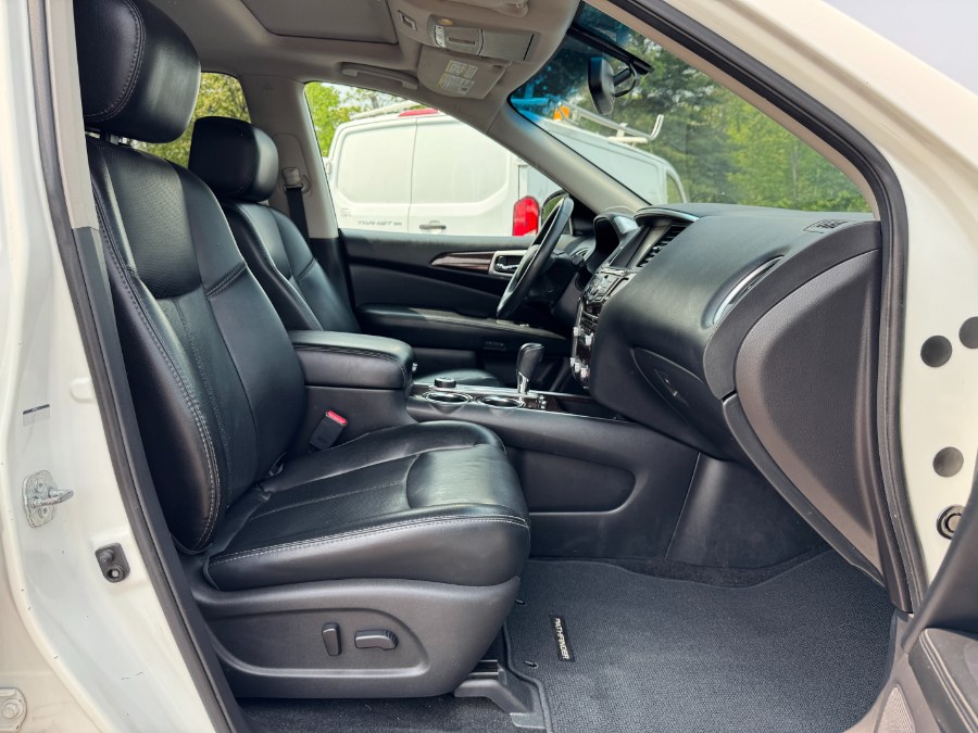 2016 Nissan Pathfinder 4WD 4dr Platinum photo