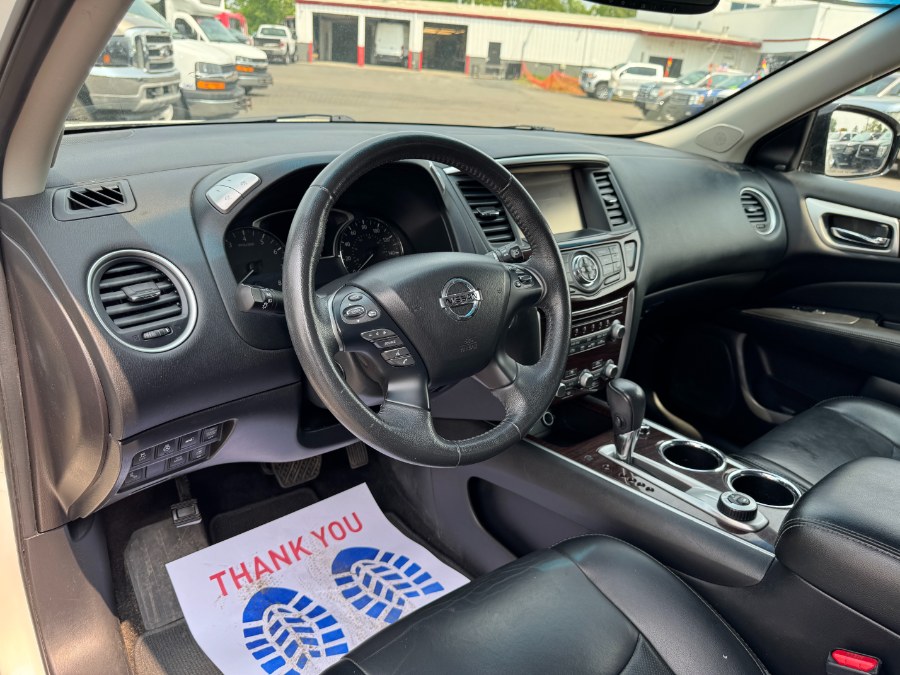 2016 Nissan Pathfinder 4WD 4dr Platinum photo