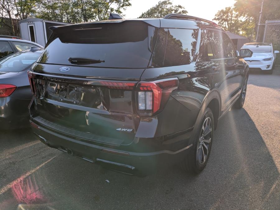 2025 Ford Explorer ST-Line 4WD photo