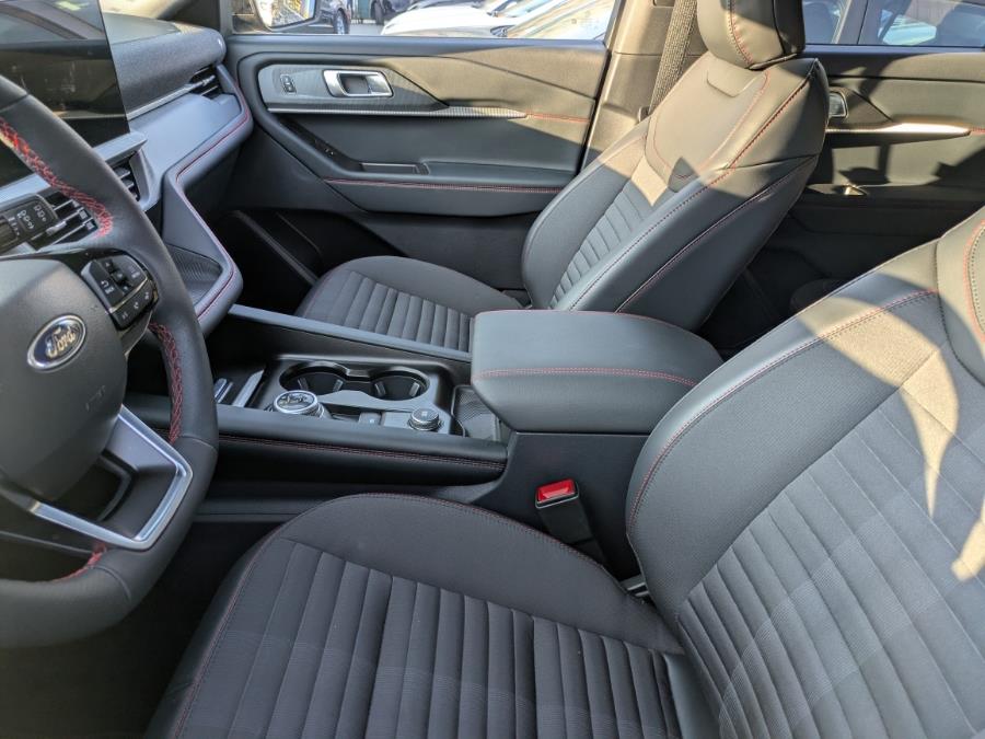 2025 Ford Explorer ST-Line 4WD photo