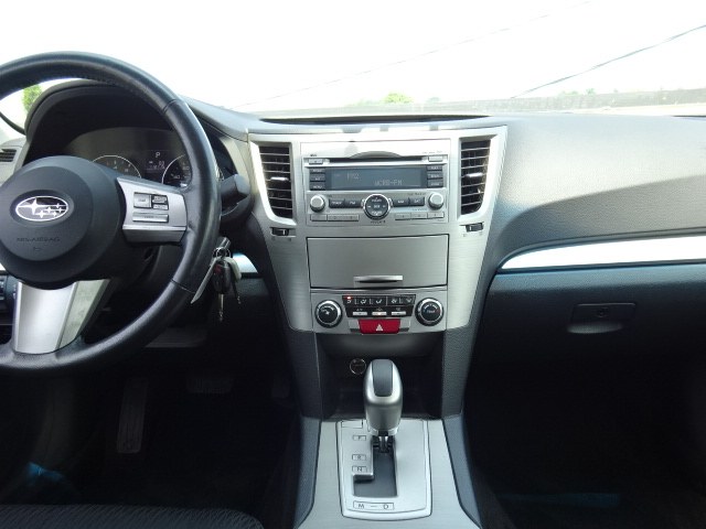 2010 Subaru Legacy 2.5i Premium photo