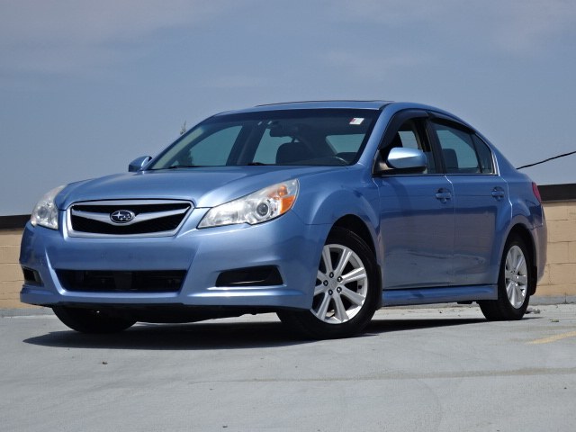 2010 Subaru Legacy 2.5i Premium photo