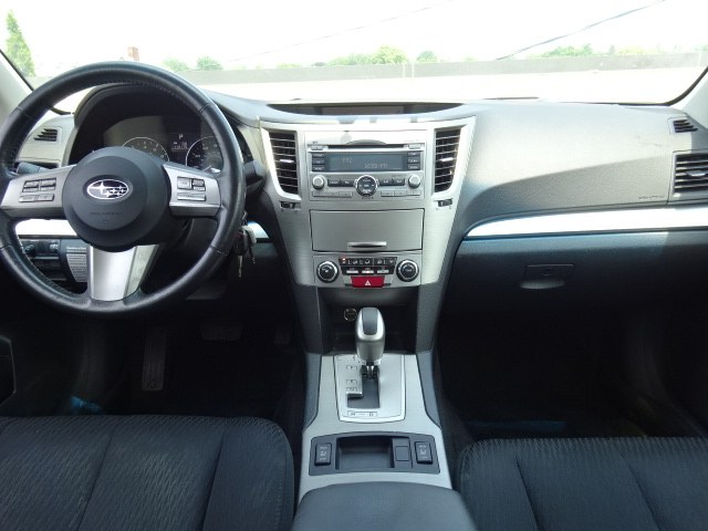 2010 Subaru Legacy 2.5i Premium photo