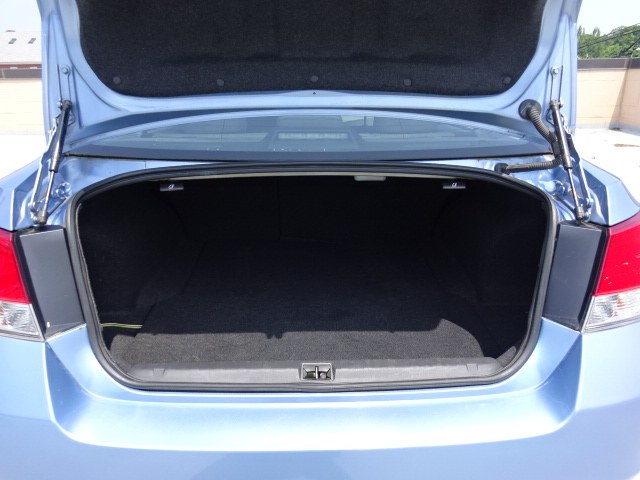 2010 Subaru Legacy 2.5i Premium photo