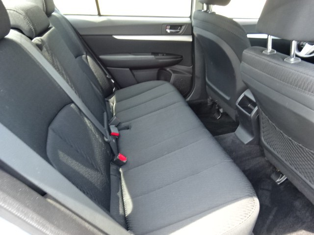 2010 Subaru Legacy 2.5i Premium photo