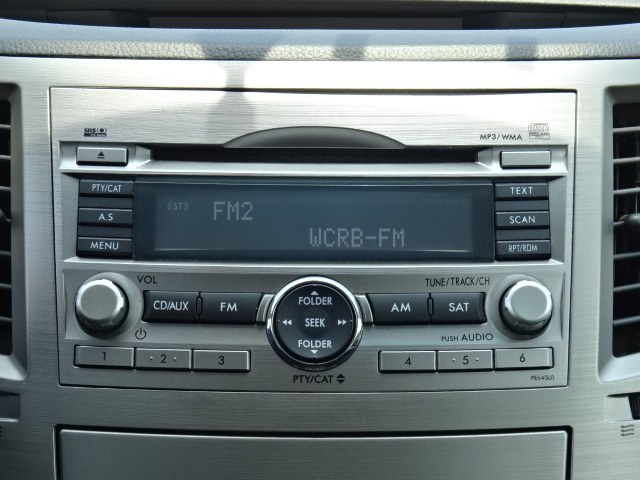 2010 Subaru Legacy 2.5i Premium photo