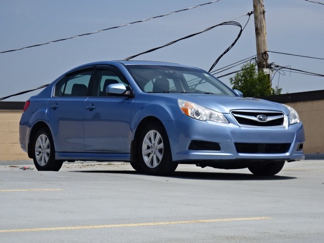 2010 Subaru Legacy 2.5i Premium photo